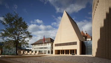 Miejsce pierwsze Budynek Forum Krajowego i Parlamentu Krajowego Księstwa Liechtenstein, w Liechtenstein, Architekt: Hansjörg Göritz Architekturstudio Wienerberger Brick Award 2010