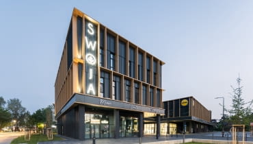 Centrum Handlowe Swoja Olimpia. Proj. PAG - Pracownia Architektury Głowacki. I miejsce w kategorii "budynek użyteczności publicznej" i Grand Prix Centrum Handlowe Swoja Olimpia. Proj. PAG - Pracownia Architektury Głowacki. I miejsce w kategorii "budynek użyteczności publicznej" i Grand Prix
