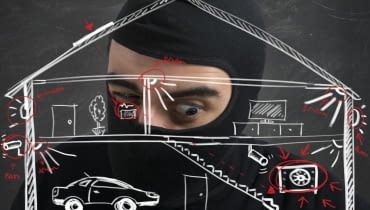 Choć nie ma metody, która w stu procentach zabezpieczy nasz dom, warto zastosować rozwiązania, które ostraszą intruzów ochrona domu