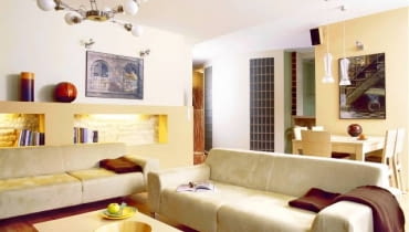 Pokój dzienny to prawdziwe serce domu - tutaj rodzina spędza najwięcej czasu. Nie tylko w części wypoczynkowej, ale także przy stole usytuowanym w pobliżu kuchni. UWAGA PONOWNA PUBLIKACJA ZA ZGODA WLASCICIELI