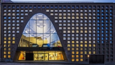 Biblioteka uniwersytecka w Helsinkach zaprojektowana przez duet architektów Anttinen i Oiva. Biblioteka uniwersytecka w Helsinkach zaprojektowana przez duet architektów Anttinen i Oiva.