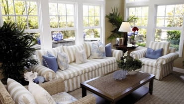 Okna w prostopadłych ścianach gwarantują dobre światło i wrażenie przestronności wnętrza Okna w prostopadłych ścianach gwarantują dobre światło i wrażenie przestronności wnętrza