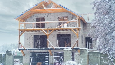 Budowa domu bywa najważniejszą i największą inwestycją w życiu, dlatego trzeba się do niej dobrze przygotować – również pod względem terminów. Budowa domu bywa najważniejszą i największą inwestycją w życiu, dlatego trzeba się do niej dobrze przygotować – również pod względem terminów.