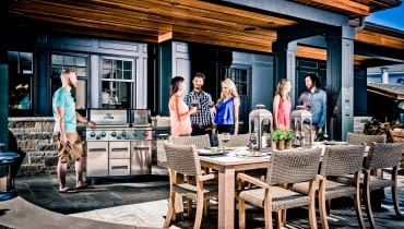 Więcej niż taras - jak stworzyć funkcjonalną strefę relaksu z grillem ogrodowym w roli głównej Więcej niż taras - jak stworzyć funkcjonalną strefę relaksu z grillem ogrodowym w roli głównej