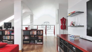 Urządzenie pomieszczeń znajdujących się pod więźbą dachową powinniśmy zaplanować już na etapie projektowania całego domu WNETRZA , PODDASZE , MIEJSCE DO PRACY ,STYLIZACJA AGNIESZKA OSAK-REJMERFOT. SYLWESTER REJMERPUBLIKACJA CZTERY KATY NR 9 (251) - 9 2012