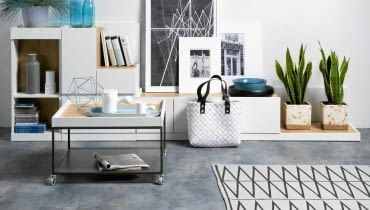 Biele i szarości we wnętrzach 17.09.2015 Warszawa . Wnetrza , kolor i wzor , temat Vox , sesja dla : Cztery Katy , stylizacja Joanna Plachecka . Fot. Michal Mutor SLOWA KLUCZOWE: WNETRZA DEKORACJE