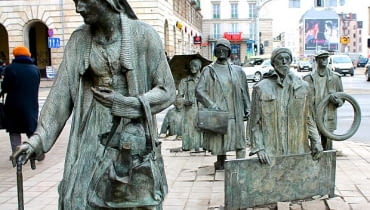 "Przejście" - instalacja rzeźbiarska na skrzyżowaniu ul. Piłsudskiego i Świdnickiej. Wrocław, ciekawe miejsca we Wrocławiu, Jerzy Kalina, Przejście