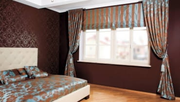 Modna dekoracja okna - upięte na stałe, zawieszone na krótkich karniszach zasłony oraz rolety rzymskie, którymi reguluje się dopływ światła do wnętrza. Na ogół szyje się je z tkanin o różnych wzorach, ale zharmonizowanych kolorystycznie. Taka ozdoba jest, niestety, dość droga. Proponujemy więc wykonać ją samodzielnie, co pozwoli zaoszczędzić trochę pieniędzy. Poradzi z tym sobie nawet osoba niewprawiona w szyciu. Pokazujemy, jak to zrobić. Modna dekoracja okna - upięte na stałe, zawieszone na krótkich karniszach zasłony oraz rolety rzymskie, którymi reguluje się dopływ światła do wnętrza. Na ogół szyje się je z tkanin o różnych wzorach, ale zharmonizowanych kolorystycznie. Taka ozdoba jest, niestety, dość droga. Proponujemy więc wykonać ją samodzielnie, co pozwoli zaoszczędzić trochę pieniędzy. Poradzi z tym sobie nawet osoba niewprawiona w szyciu. Pokazujemy, jak to zrobić.