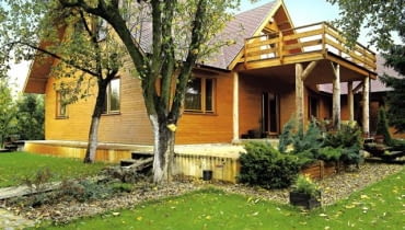 DOM DREWNIANY FOT. ROMAN ANDRASIK PUBLIKACJA LADNY DOM NR 8 (82) - 8.2005