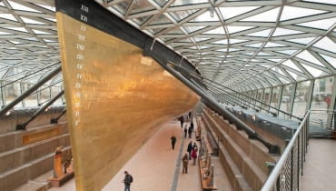 Odrestaurowany przez sir Nicholasa Grimsahawa kliper herbaciany Cutty Sark wzbudził liczne kontrowersje. Zyskał nawet mało chwalebny tytuł angielskiej Makabryły roku 2012.