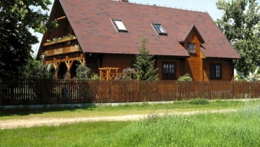 Warto dołożyć starań, by nadać siedlisku tradycyjny charakter, najlepiej w stylu miejscowej architektury UWAGA ! PONOWNA PUBLIKACJA ZA ZGODA WLASCICIELI !