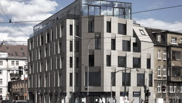 Budynek przy ulicy Półwiejskiej w Poznaniu - tak prezentuje się po wybudowaniu