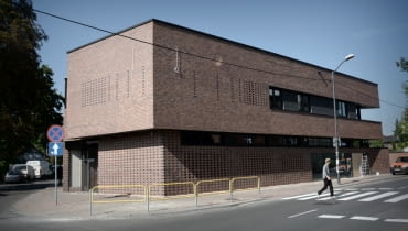 Budynek mieszkalny z lokalami użytkowymi w parterze w Katowicach przy ul. Dębowej