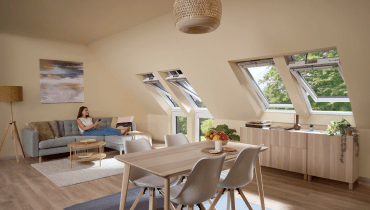 Nowe, sterowane elektrycznie, okna dachowe VELUX z trzyszybowym pakietem 64, drewniano-poliuretanowe