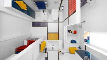 Taki wystrój narzuca żelazną konsekwencję w doborze kolorów wszystkich dodatków. Ręczniki i łazienkowe akcesoria - nawet te niewielkie, mniej rzucające się w oczy - są czerwone, żółte lub niebieskie. Każda inna barwa zakłóciłaby harmonię i popsułaby efekt. Taki wystrój narzuca żelazną konsekwencję w doborze kolorów wszystkich dodatków. Ręczniki i łazienkowe akcesoria - nawet te niewielkie, mniej rzucające się w oczy - są czerwone, żółte lub niebieskie. Każda inna barwa zakłóciłaby harmonię i popsułaby efekt.