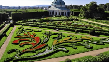 Ogrody Kromieryża. Gardens and Castle at Kromer~z SLOWA KLUCZOWE: Gardens and Castle at Kromer~z baroque garden parter palace garden moravia flower garden