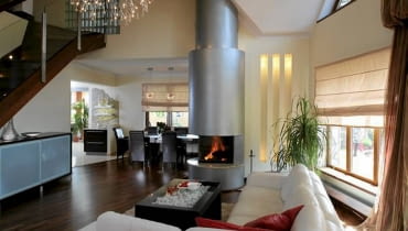 wnętrza domu,salon,kominek