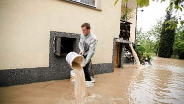 Czyszczenie i osuszanie domu po powodzi to długotrwały proces Czyszczenie i osuszanie domu po powodzi to długotrwały proces
