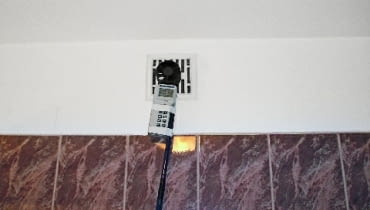 Jeśli w naszym domu wentylacja nie działa właściwie, warto zamówić wykonanie pomiarów przepływu powietrza w przewodach wentylacyjnych pomiar ciągu w przewodzie wentylacyjnym