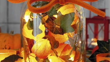 wianki, miechunka Weckglas mit Lichterkette aus Lampionblumen und Efeuranke SLOWA KLUCZOWE: Bastelidee Basteln Cucurbita Dekoidee Deko-Idee Dekoration dekorieren Efeu Efeubl tter Efeuranke Einmachglas Filzband Filzschleife Glas Hedera Hedera helix Herbst Herbstdeko Herbstdekoration Herbstfr´chte herbstlich Herbstzweige Herdera Idee K´rbis Lampionblume Lampionblumen Lampionblumen-Lichterkette Laterne Lichterkette Lichtidee Physalis Physalis alkekengi selbermachen selbstgemacht Weckglas Zierk´rbis Zweige