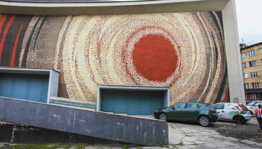 Kino Kijów - ściana zachodnia 13.09.2014 Krakow . aleje Krasickiego . Mozaika na zachodniej elewacji kina Kijow autorstwa Jerzego Kowala . Fot. Jakub Ociepa / Agencja Gazeta SLOWA KLUCZOWE: budynek