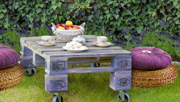 Stolik kawowy z palety. Stolik kawowy z palety.