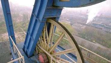Trzeba wiedzieć, że oszczędzając energię umożliwimy dostęp do paliw kopalnych także następnym pokoleniom. Trzeba wiedzieć, że oszczędzając energię umożliwimy dostęp do paliw kopalnych także następnym pokoleniom.