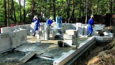 Budowanie w systemie daje inwestorom większą pewność osiągnięcia oczekiwanych właściwości ścian ściany zewnętrzne, budowa domu