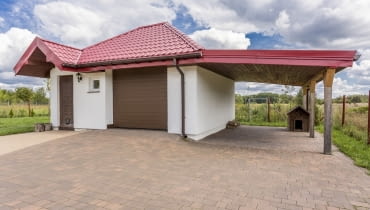 Wiata czy garaż? Porównujemy rozwiązania