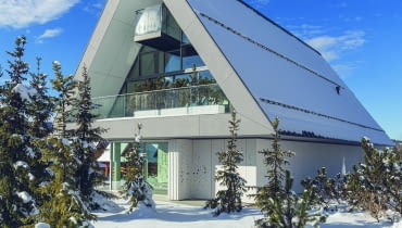 Ten dom to prawdziwe arcydzieło, które umiejętnie łączy tradycję i nowoczesność.