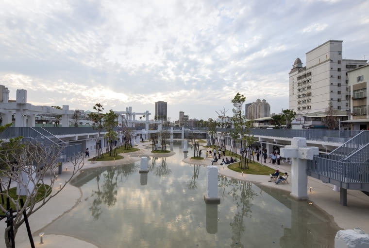 Tainan Spring w Tainan (Tajwan) - miejski plac zamiast centrum handlowego. Proj. MVRDV Tainan Spring w Tainan (Tajwan) - miejski plac zamiast centrum handlowego. Proj. MVRDV