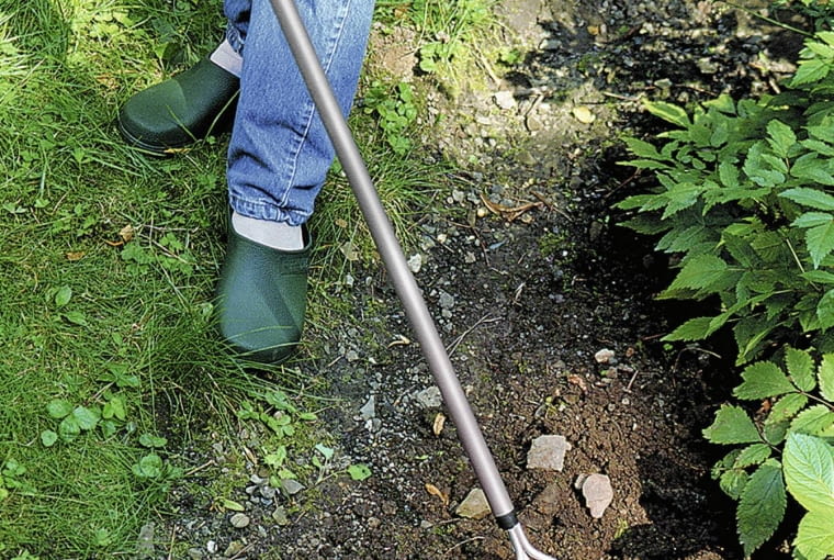 Kultywator na długim trzonku, ok. 85 zł, Fiskars Kultywator na długim trzonku, ok. 85 zł, Fiskars