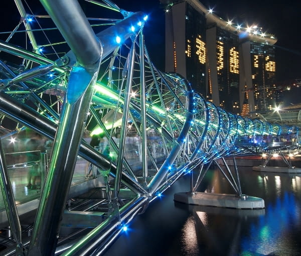 Helix Bridge - kładka dla pieszych w Singapurze nad zatoką Marina Bay. Uznana za najlepszą konstrukcję dla transportu w ramach World Architecture Festival 2010. Projekt: Cox Rayner Architects i Architects 61 konstrukcja, waf, singapur, most