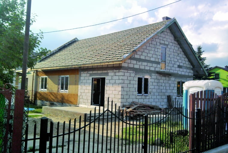 Rozbudowa domu często wymaga uzyskania pozwolenia na budowę, może być też ograniczona zapisami w warunkach zabudowy lub w miejscowym planie zagospodarowania przestrzennego Rozbudowa domu często wymaga uzyskania pozwolenia na budowę, może być też ograniczona zapisami w warunkach zabudowy lub w miejscowym planie zagospodarowania przestrzennego