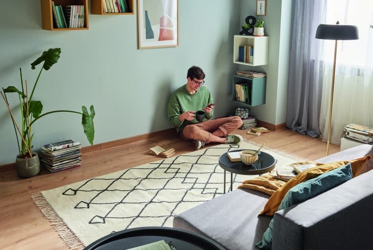 Klasycznym sposobem na wykończenie podłogi będzie wybór jednego z dębowych wzorów dopasowanych do paneli