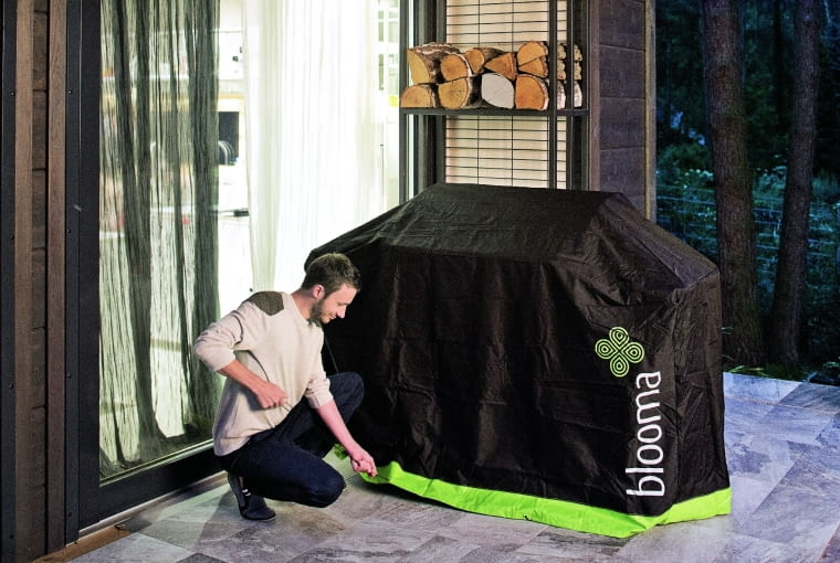 Pokrowiec na grilla/Blooma/CASTORAMA Chroni przed wpływem wysokiej temperatury i nadmiernej wilgotności. Cena: 69,98 zł, www.castorama.pl