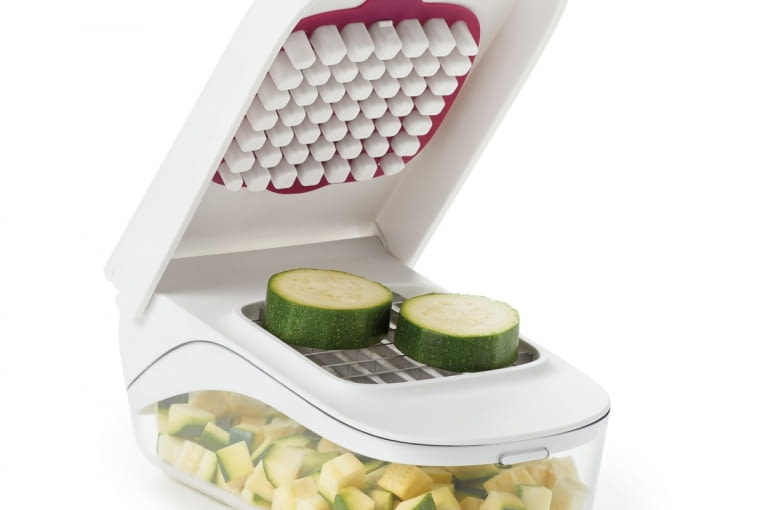 Siekacz do warzyw i owoców pokroi je w równą kostkę. GOOD GRIPS, tworzywo sztuczne, 13 x 21 cm 139 zł ? Tab.