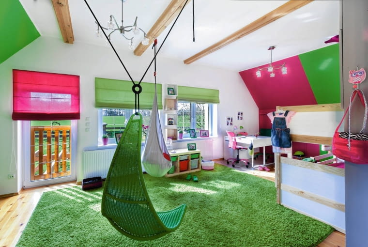 Kolorowe rolety w pokoju dziecięcym