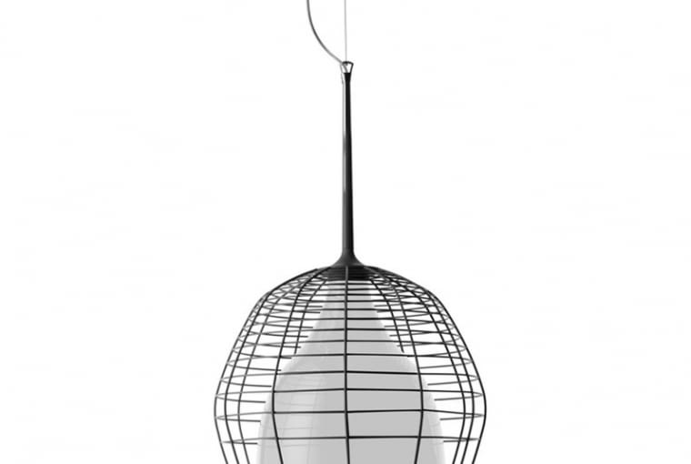 Czarno-biała lampa CAGE to projekt Diesel i Foscarini. Cena: ok. 2700 zł. Czarno-biała lampa CAGE to projekt Diesel i Foscarini. Cena: ok. 2700 zł.