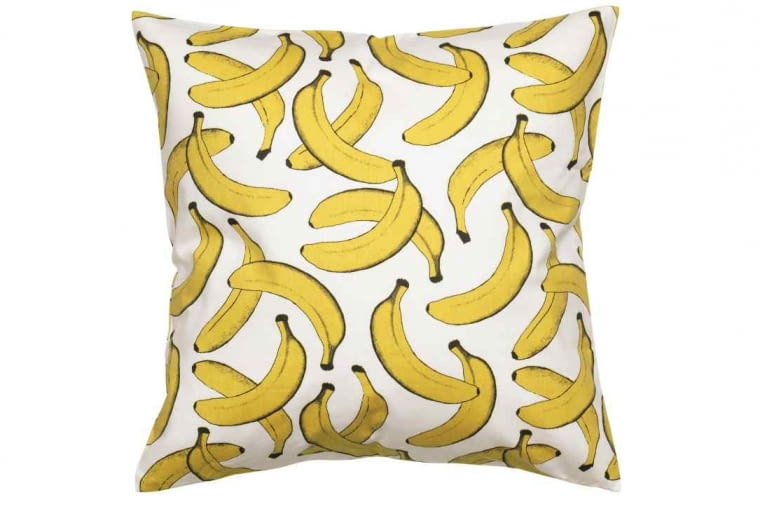 H&M Home: poszewka na poduszkę z nadrukiem bananów (50x50 cm). Cena: 29,90 zł. H&M Home, zakupy, akcesoria, dodatki, nowości, nowa kolekcja