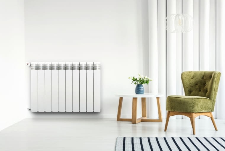 Niektóre grzejniki członowe aluminiowe  mają na górze tzw. kierownice, które zapewniają przepływ ogrzanego powietrza w kierunku pomieszczenia