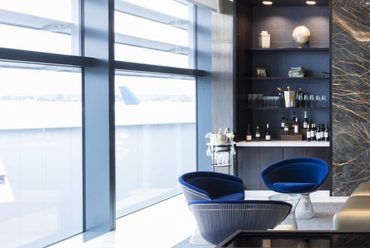 Na gości czekają bezalkoholowe napoje i schłodzony szampan Na gości czekają bezalkoholowe napoje i schłodzony szampan