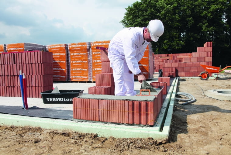 Pustaki ceramiczne sprawdzają się w budowie ścian nośnych i działowych, gwarantując solidność konstrukcji i bardzo dobrą izolacyjność Pustaki ceramiczne sprawdzają się w budowie ścian nośnych i działowych, gwarantując solidność konstrukcji i bardzo dobrą izolacyjność