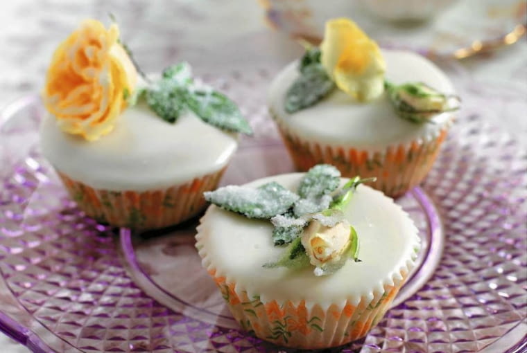 Płatki róż w cukrze Płatki róż w cukrze