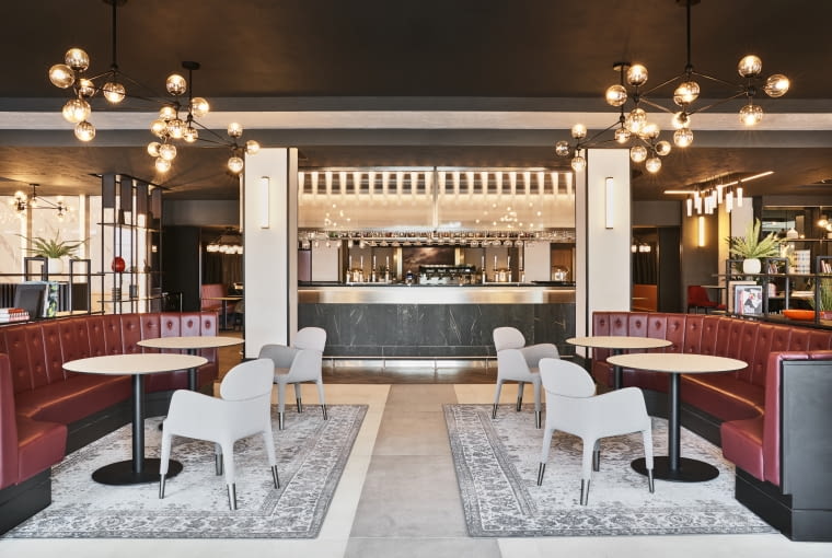 Radisson RED Heathrow - bar Radisson RED Heathrow - bar