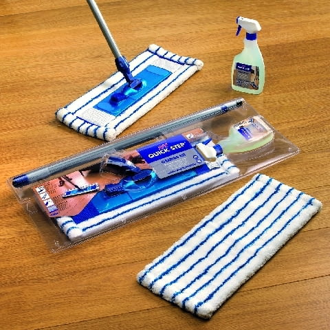 Za zestaw do czyszczenia i zapobiegania plamom zapłacimy około 99 zł. naprawa paneli