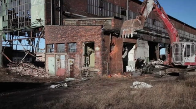 Kadr z filmu `Shipyard 2010 - 2012` Michała Szlagi Kadr z filmu `Shipyard 2010 - 2012` Michała Szlagi