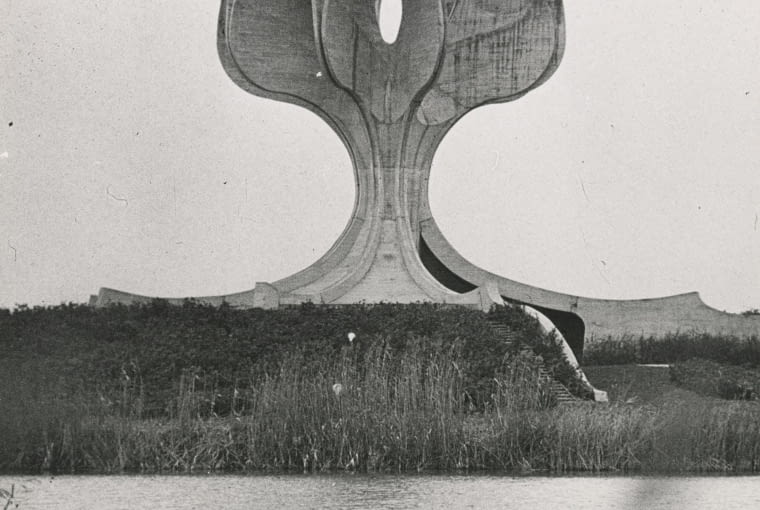 Pomnik ofiar obozu koncentracyjnego, Jasenovac (Chorwacja, dawna Jugosławia), proj. Bogdan Bogdanović, 1959–1966 Pomnik ofiar obozu koncentracyjnego, Jasenovac (Chorwacja, dawna Jugosławia), proj. Bogdan Bogdanović, 1959–1966