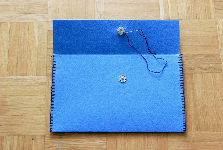 WNETRZA DEKORACJE FILCOWE KOPERTY - WYKONANIE KROK PO KROKU STYLIZACJA JOLANTA KOLARY , KINGA KOLARY FOT. RADOSLAW WOJNAR PUBLIKACJA CZTERY KATY NR 9 (191) - 9 2007 SLOWA KLUCZOWE: WNETRZA PLASTYKA ZDJĘCIE DO WKŁADKI: PUBLIKACJA CZTERY KATY NR 9 (191) - CZASOPISMA