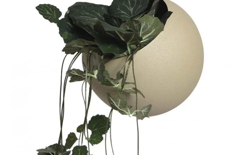 Osłonka wisząca GlobeE, taupe ze złotym, 179 zł, eyeondesign.pl